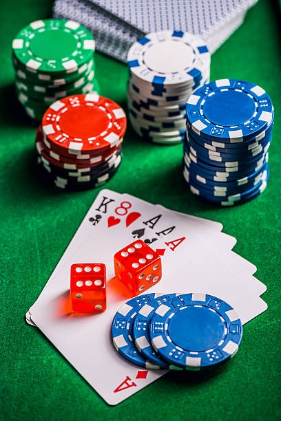 77lucky mobile app interface showing slot games and live casino options