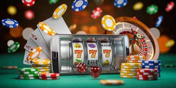 77lucky Fishing Arcade game interface showing animated fish, aiming reticle, and real-time score tracking